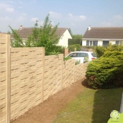 Plaque-Cloture-béton-imitation-Panneau-Bois