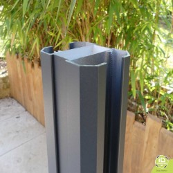 poteau-aluminium-cloture-pleine-bois