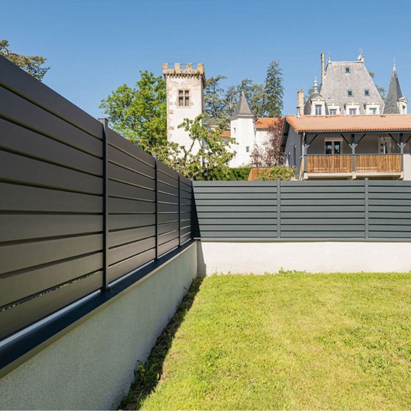 Éclisse de jonction aluminium angle 90° sur muret avec clôture