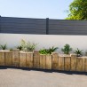 Bordure de jardin realisee avec traverse paysagere en chene pour amenagement paysager exterieur